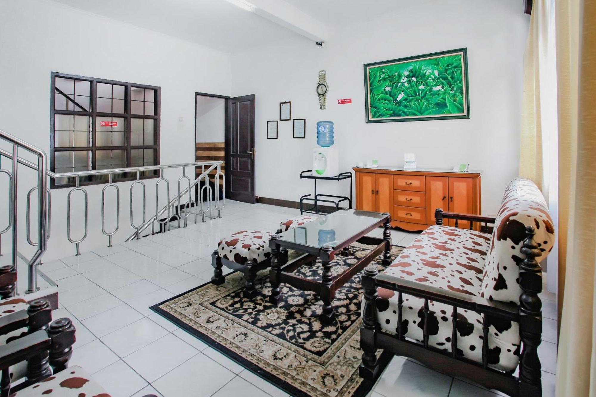 Oyo Life 90091 Wisma Pakuan Syariah Bogor Dış mekan fotoğraf