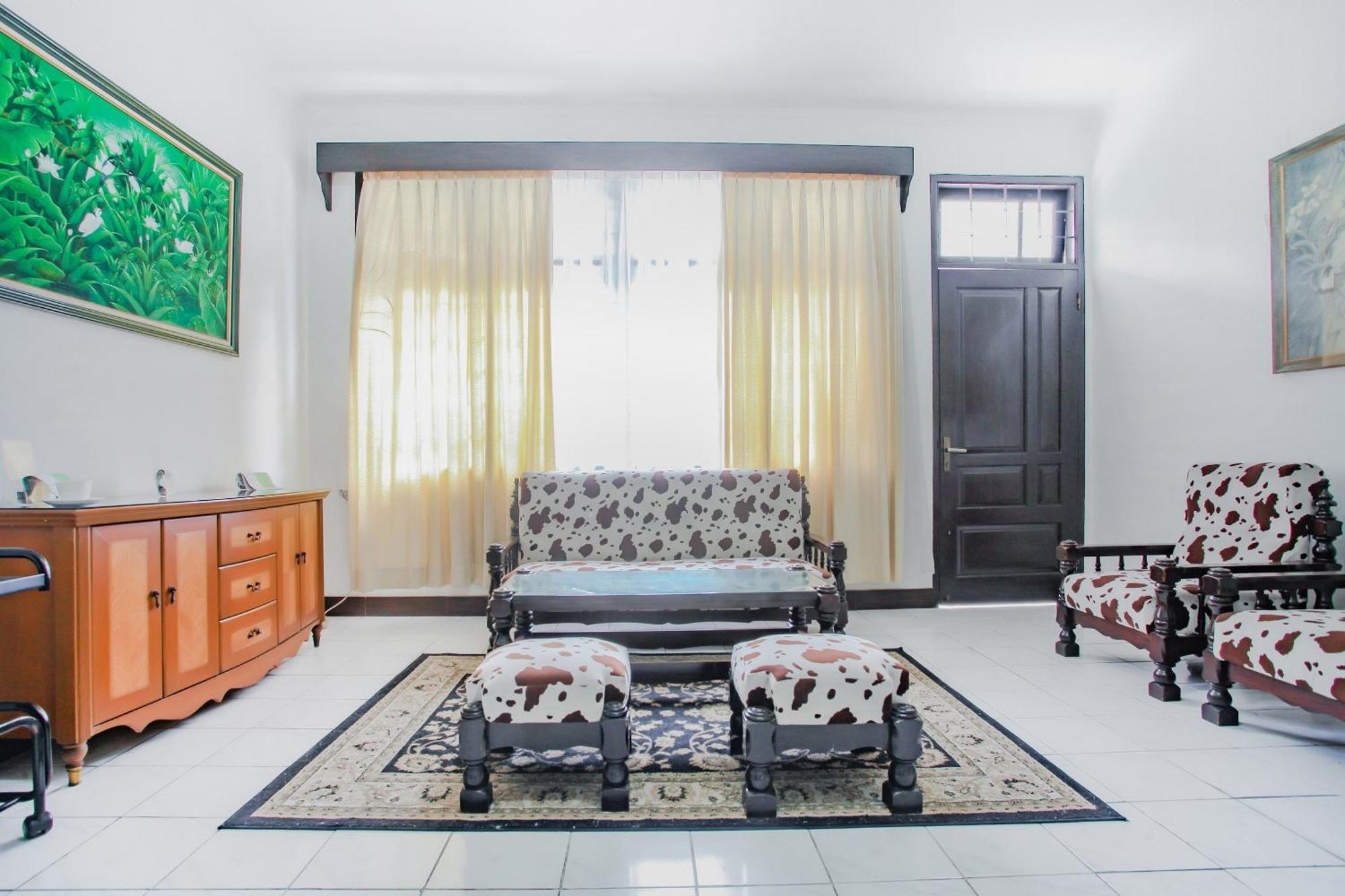 Oyo Life 90091 Wisma Pakuan Syariah Bogor Dış mekan fotoğraf